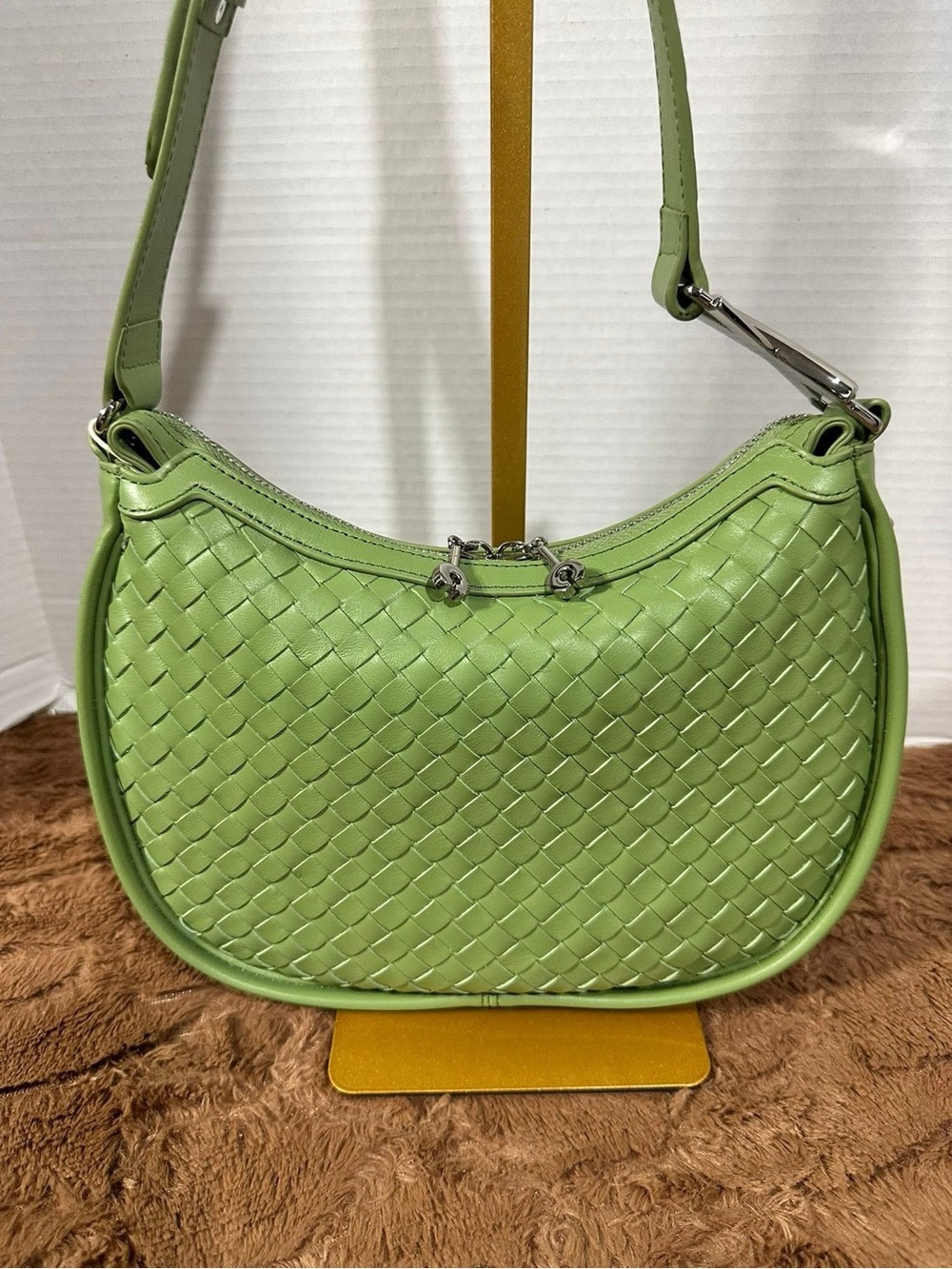 Mi Bolsa London Woven Shoulder Bag in Avocado